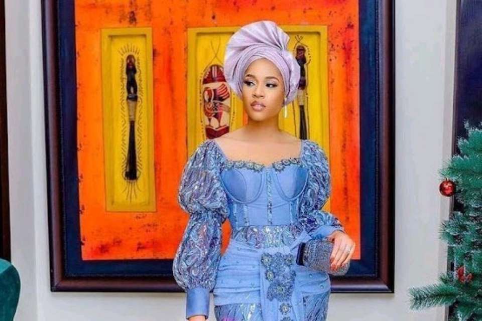 What Material Goes Well With Lace