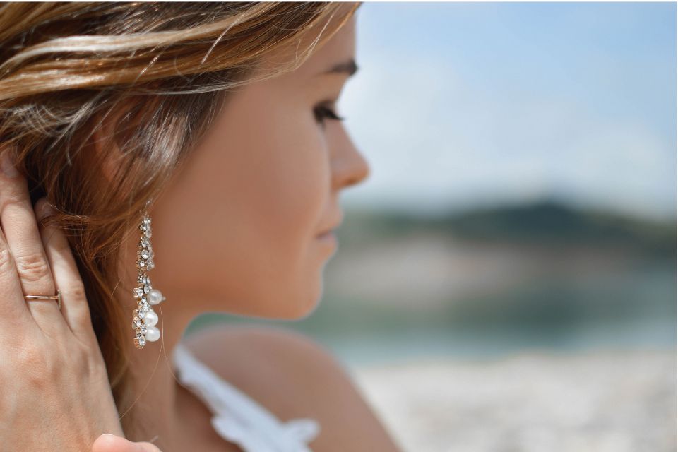 What Kind Of Earrings To Wear With A Lace Wedding Dress