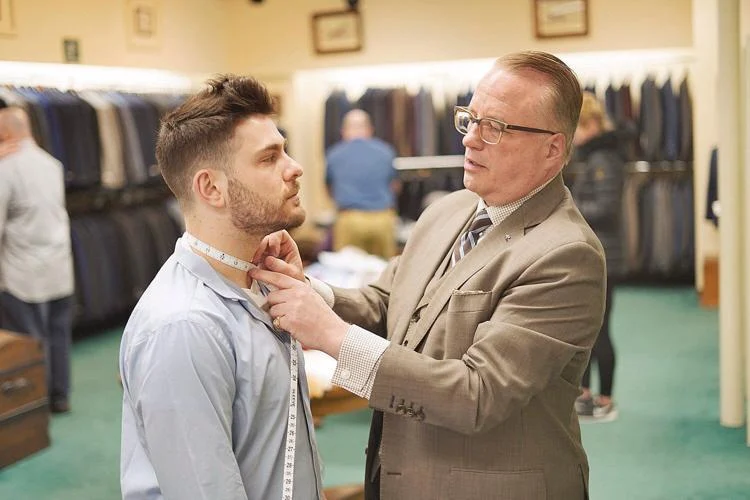 Can a tailor tighten a dress shirt collar?